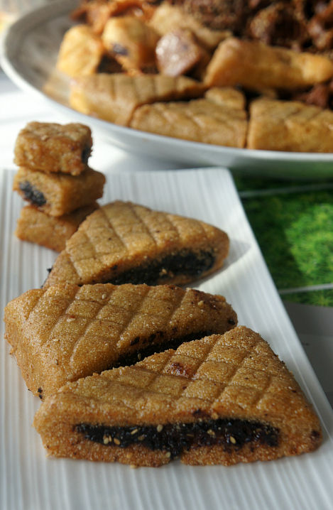 Date Pastries (Makrout Aux Dattes) 50g Date Pastries (Makrout Aux Dattes) 50g